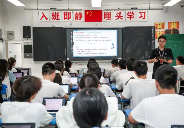 打破限制让因材施教的教育抱负凭借技术的力气照进每一间教室